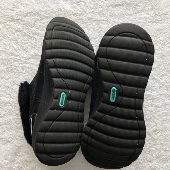 BZEES women’s golden cozy clog in black. Size 7.5. - Picture 6 of 10